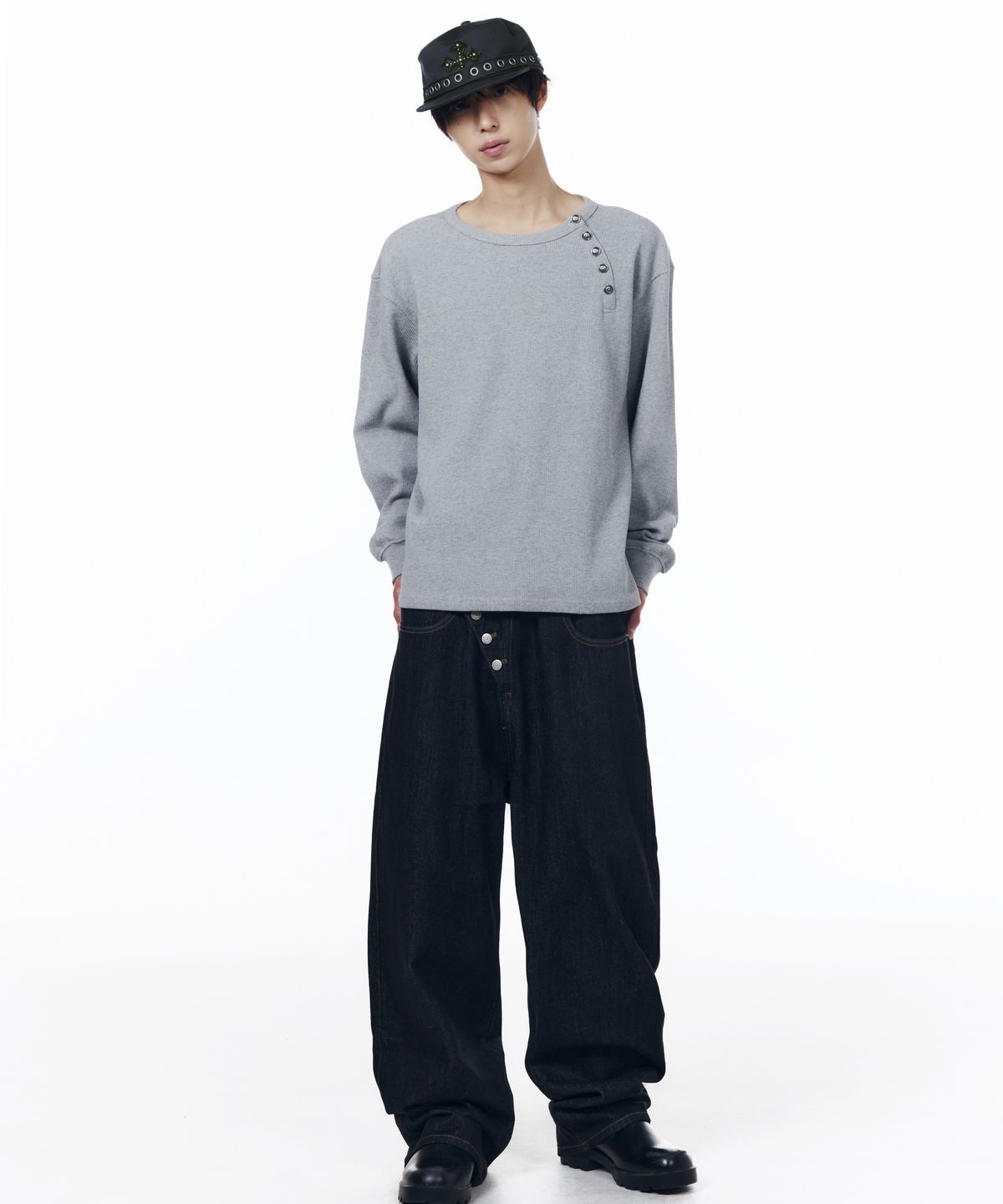아캄(AAKAM) Slant Henry Neck Long Sleeve (Gray)