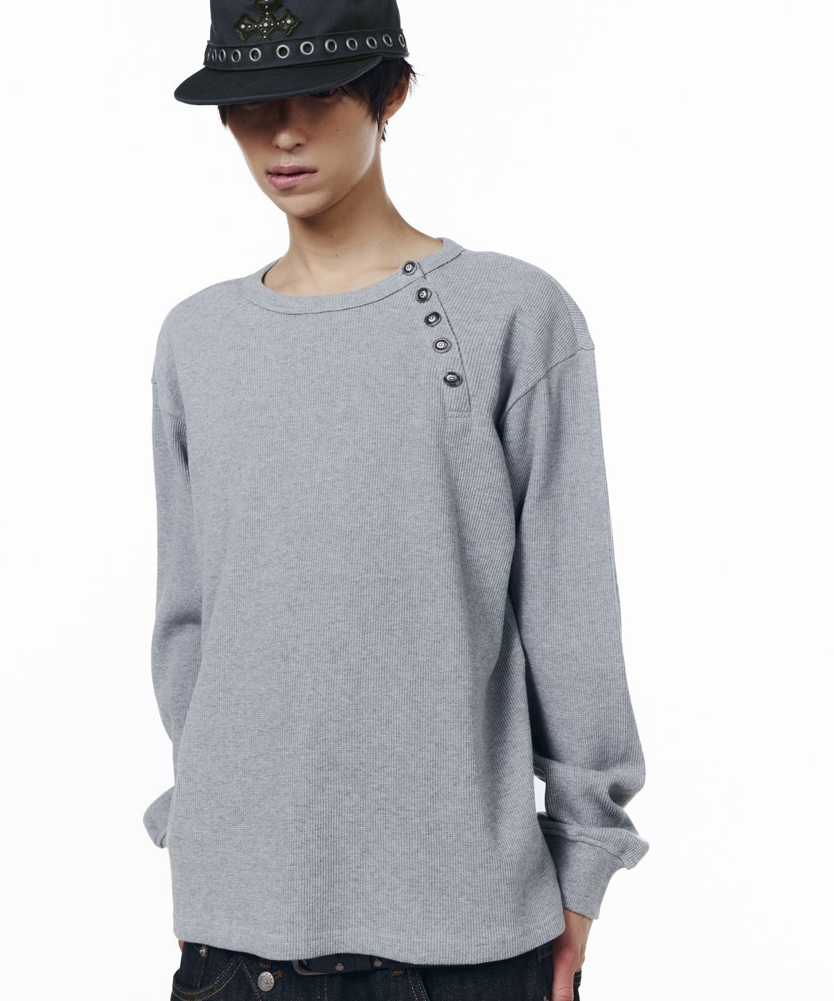 아캄(AAKAM) Slant Henry Neck Long Sleeve (Gray)