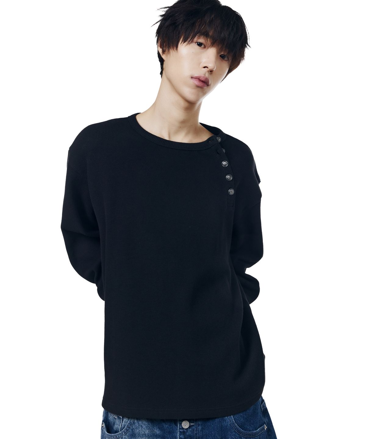 아캄(AAKAM) Slant Henry Neck Long Sleeve (Black)