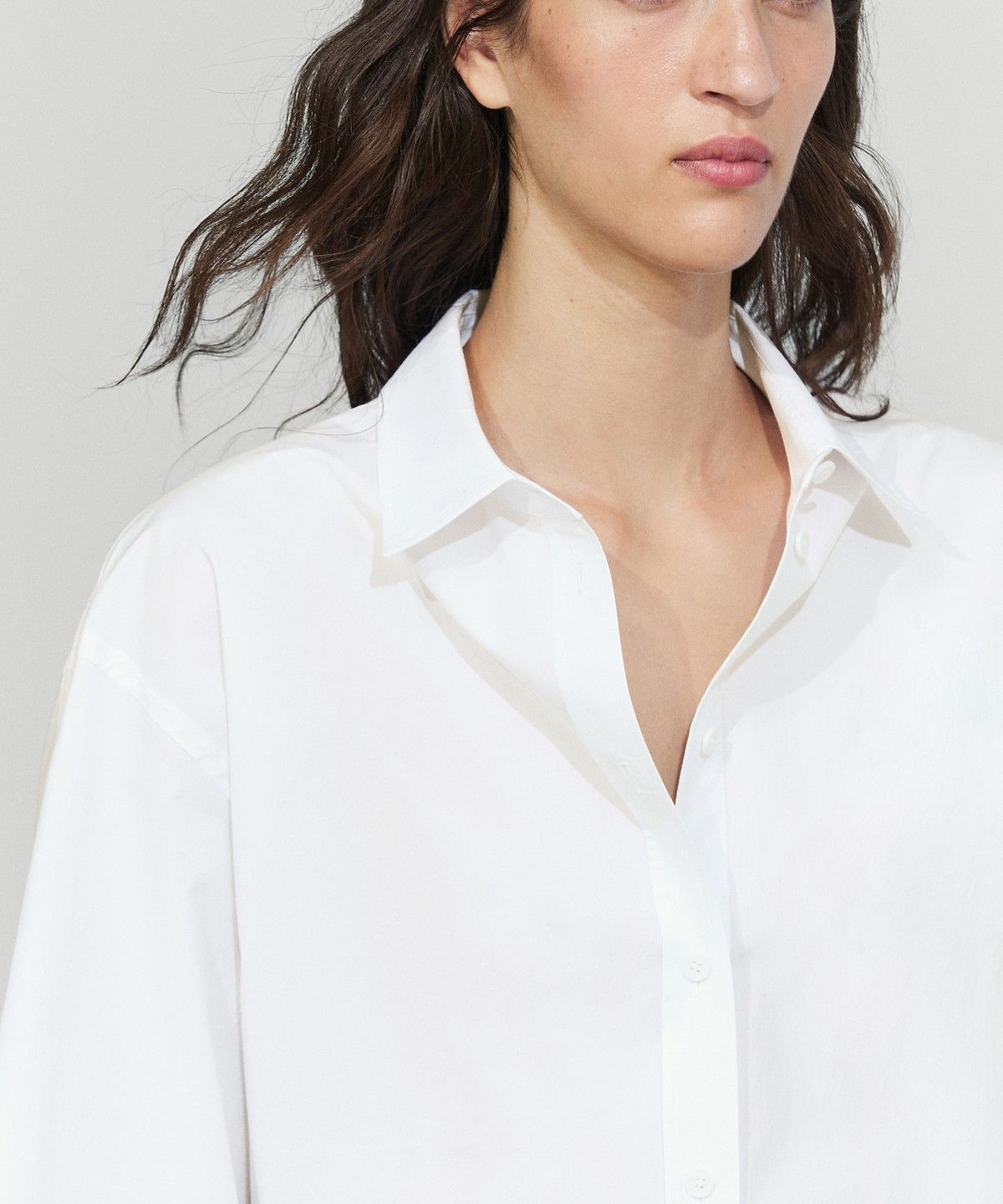마시모두띠(MASSIMO DUTTI) 백 디테일 100% 코튼 포플린 셔츠