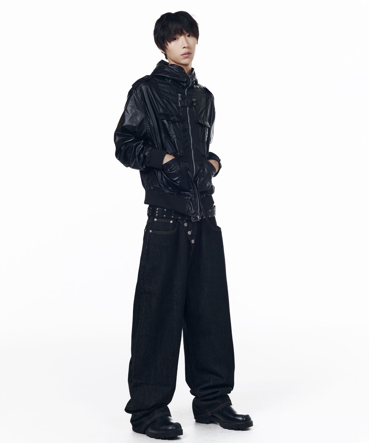 아캄(AAKAM) Coated Pocket Hooded Jacket (Black)