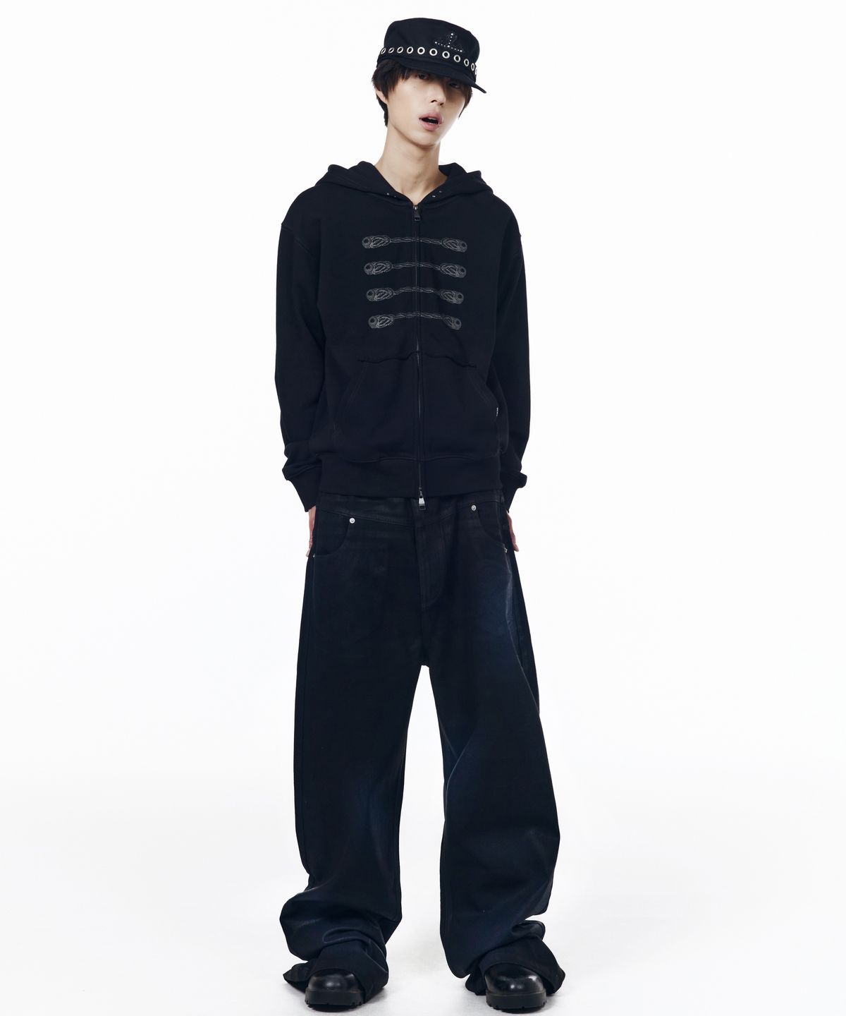 아캄(AAKAM) Napoleon Printed Zip-Up Hoodie (Black)