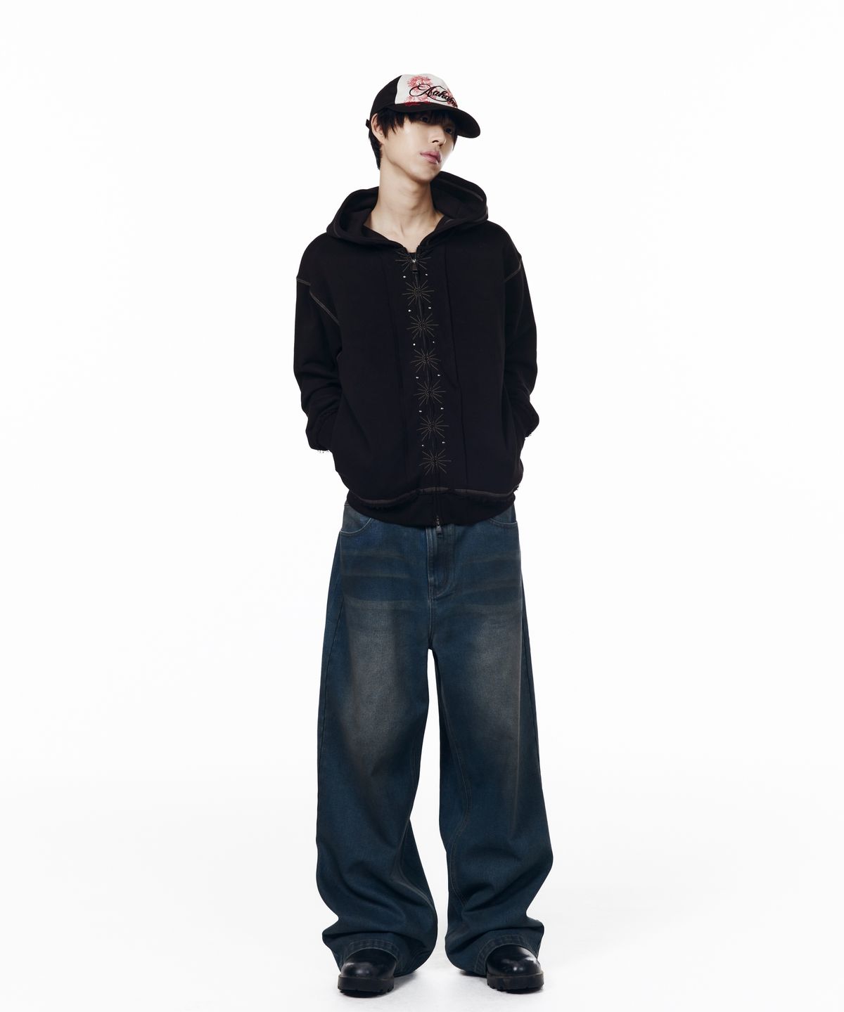 아캄(AAKAM) Starburst Zip-Up Hoodie (Black)