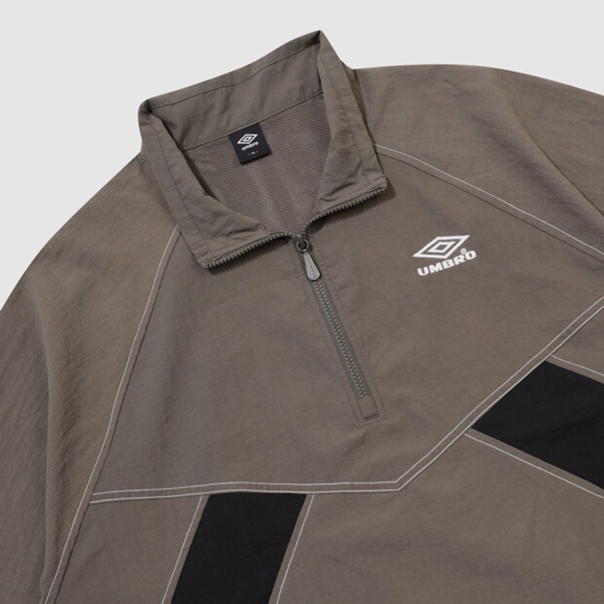 엄브로(UMBRO) 크리스피 타슬란 긴팔 스탠넥 아노락 브라운 UR324CWT91