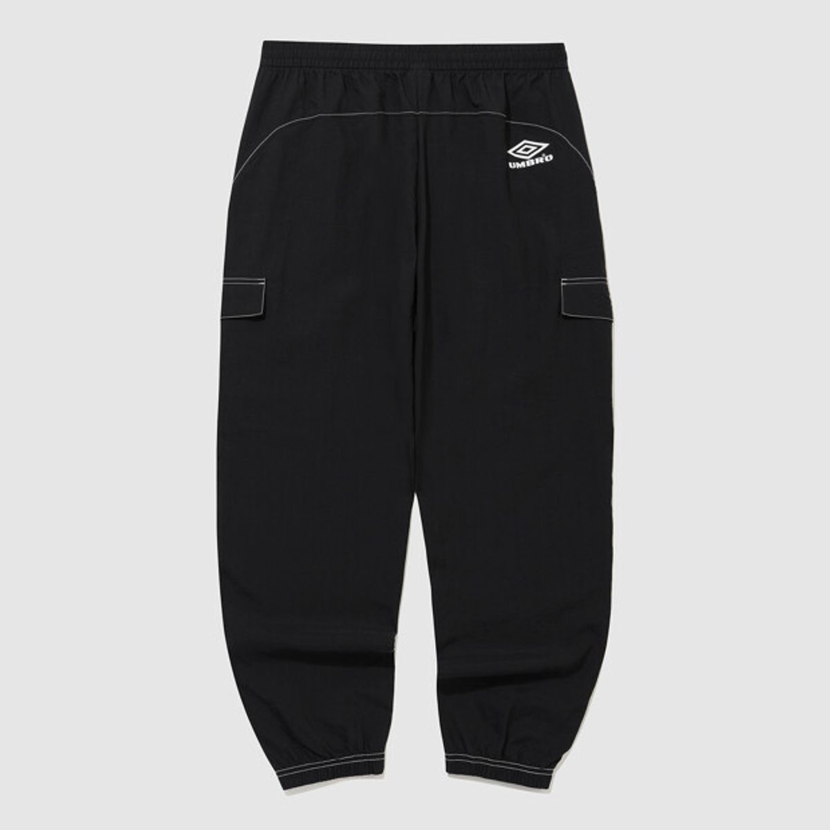 엄브로(UMBRO) 크리스피 타슬란 카고 우븐 조거 팬츠 블랙 UR323CPT91
