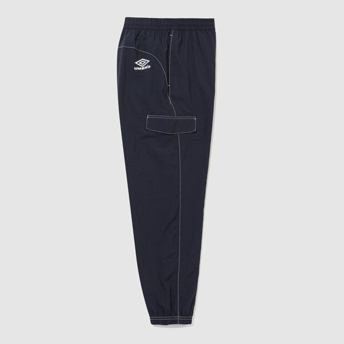 엄브로(UMBRO) 크리스피 타슬란 카고 우븐 조거 팬츠 네이비 UR323CPT91