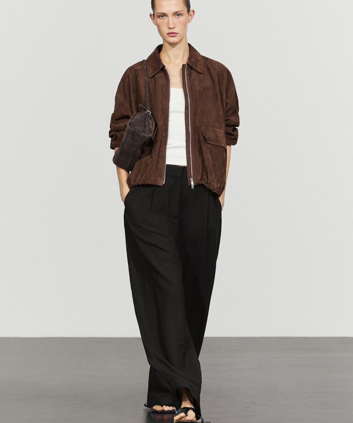 마시모두띠(MASSIMO DUTTI) 플리츠 배럴핏 팬츠