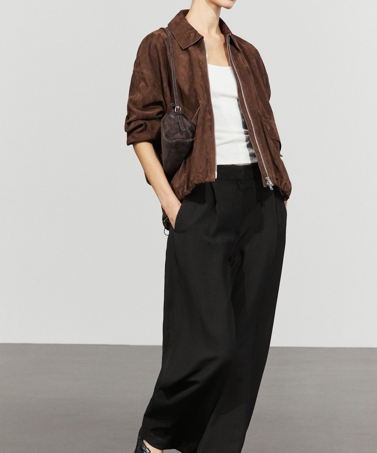 마시모두띠(MASSIMO DUTTI) 플리츠 배럴핏 팬츠