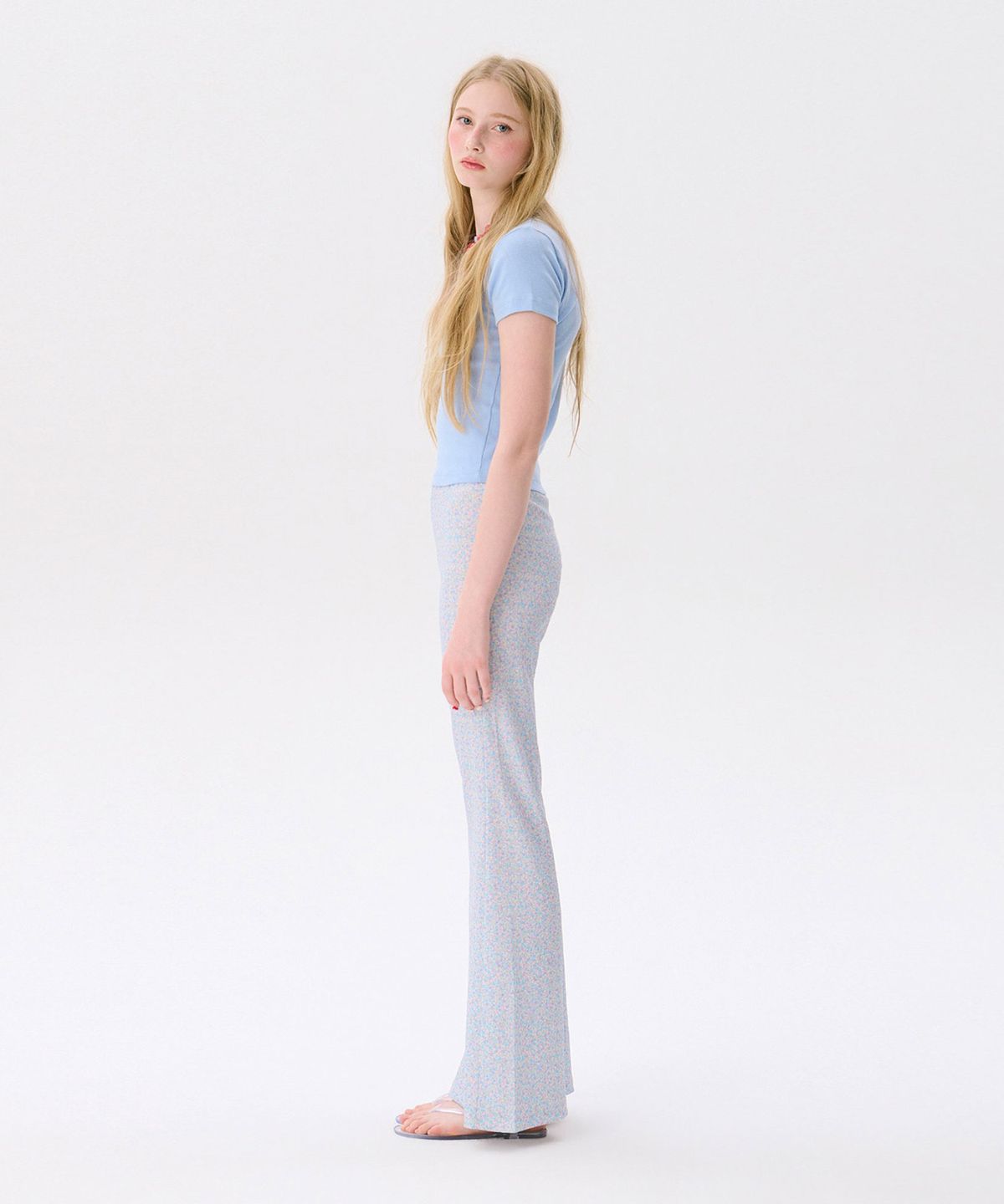 준준스페이스(JUNEJUNE SPACE) Floral Bootcut Pants_White(꽃무늬 부츠컷 팬츠_화이트)