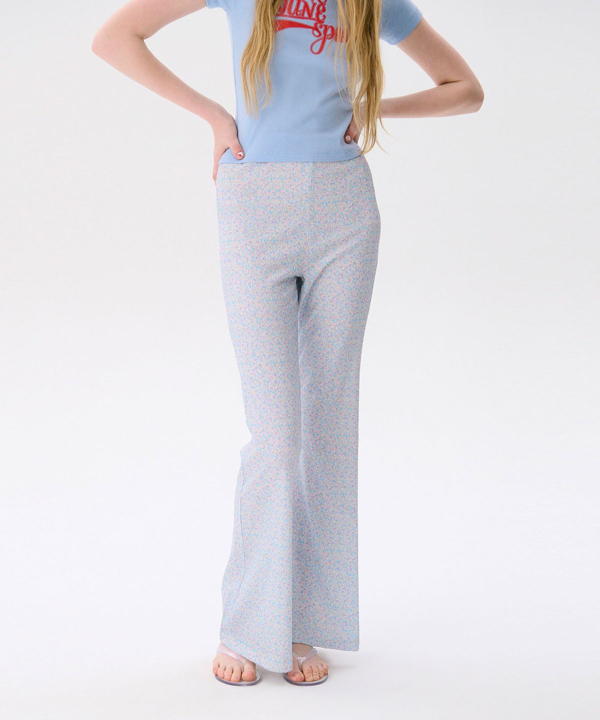 준준스페이스(JUNEJUNE SPACE) Floral Bootcut Pants_White(꽃무늬 부츠컷 팬츠_화이트)