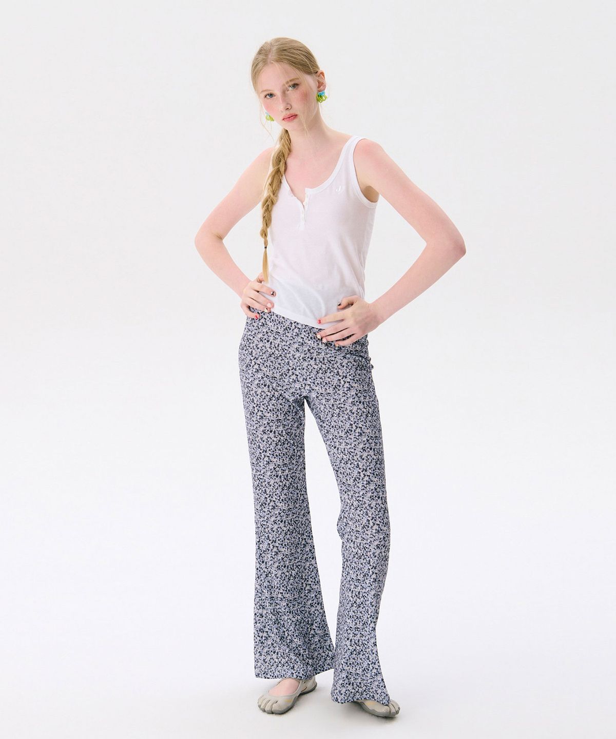 준준스페이스(JUNEJUNE SPACE) Floral Bootcut Pants_Black(꽃무늬 부츠컷 팬츠_블랙)