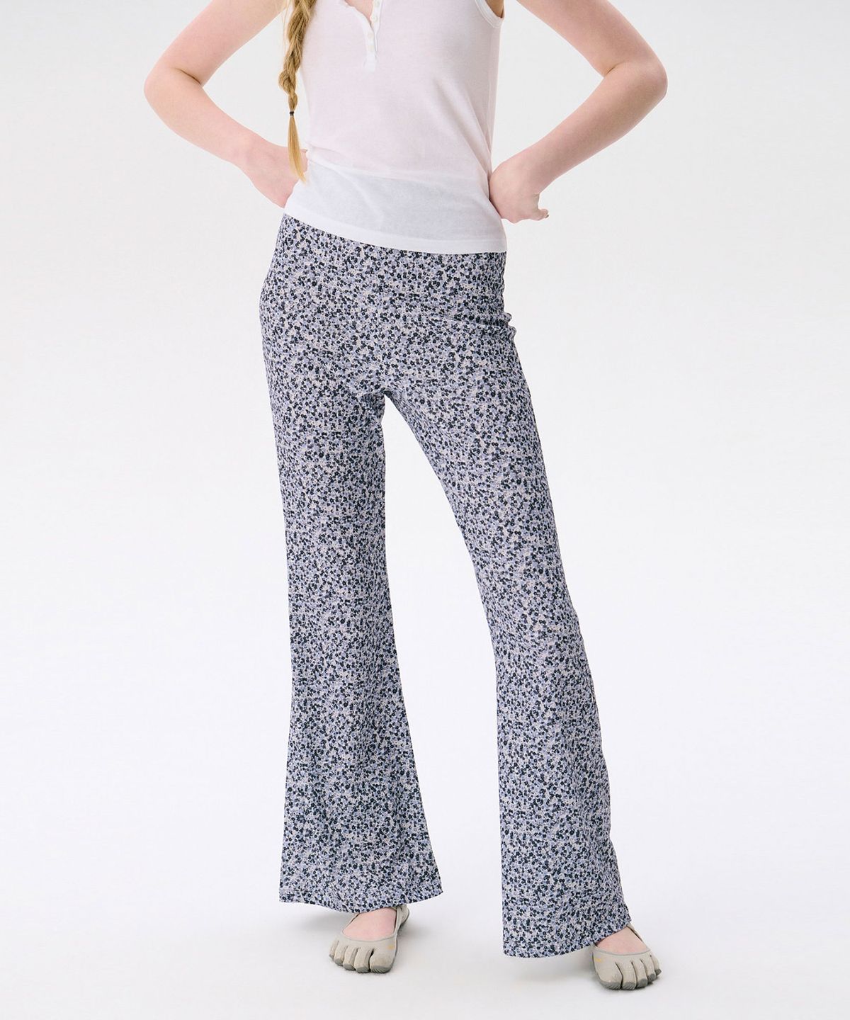 준준스페이스(JUNEJUNE SPACE) Floral Bootcut Pants_Black(꽃무늬 부츠컷 팬츠_블랙)
