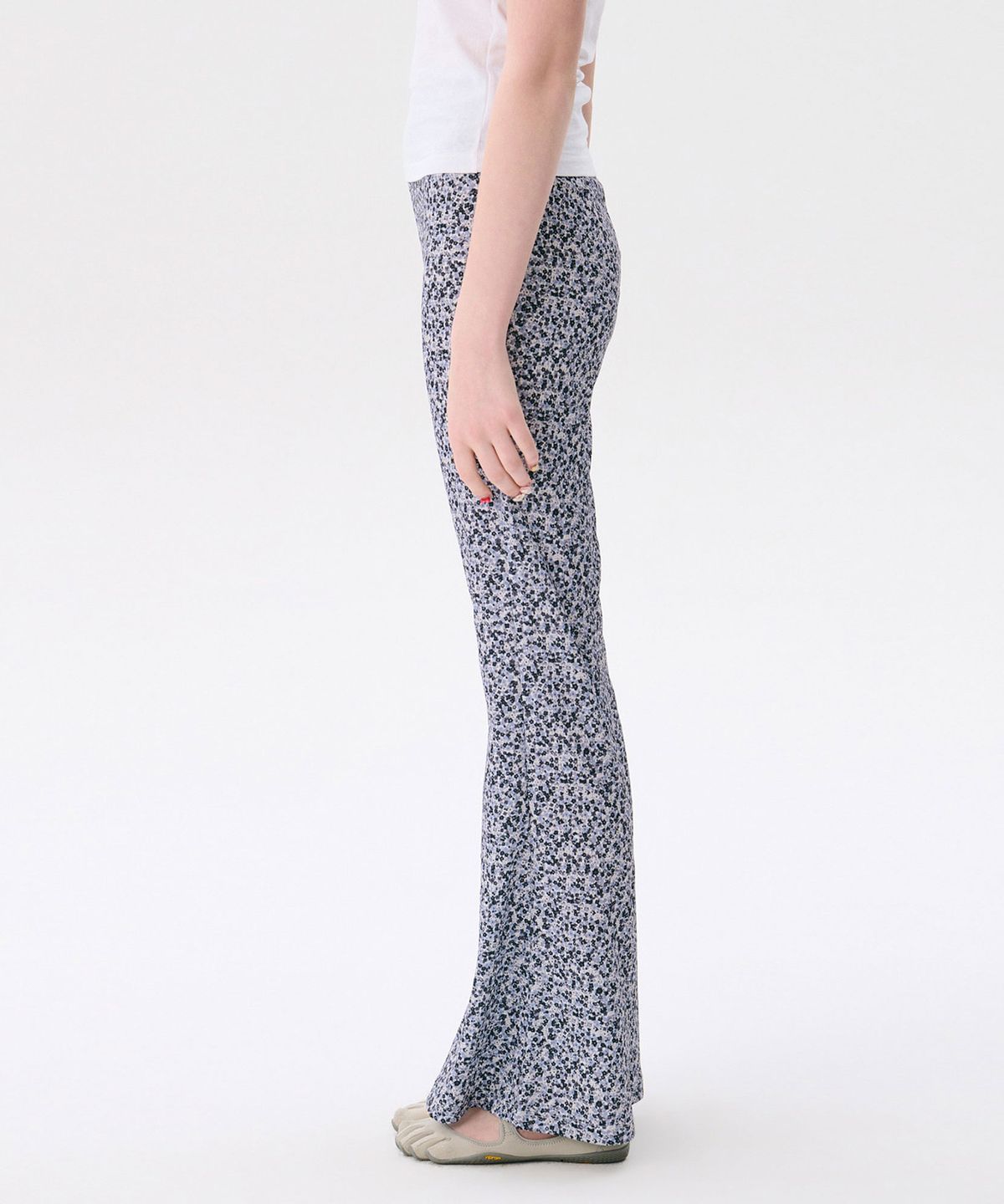 준준스페이스(JUNEJUNE SPACE) Floral Bootcut Pants_Black(꽃무늬 부츠컷 팬츠_블랙)
