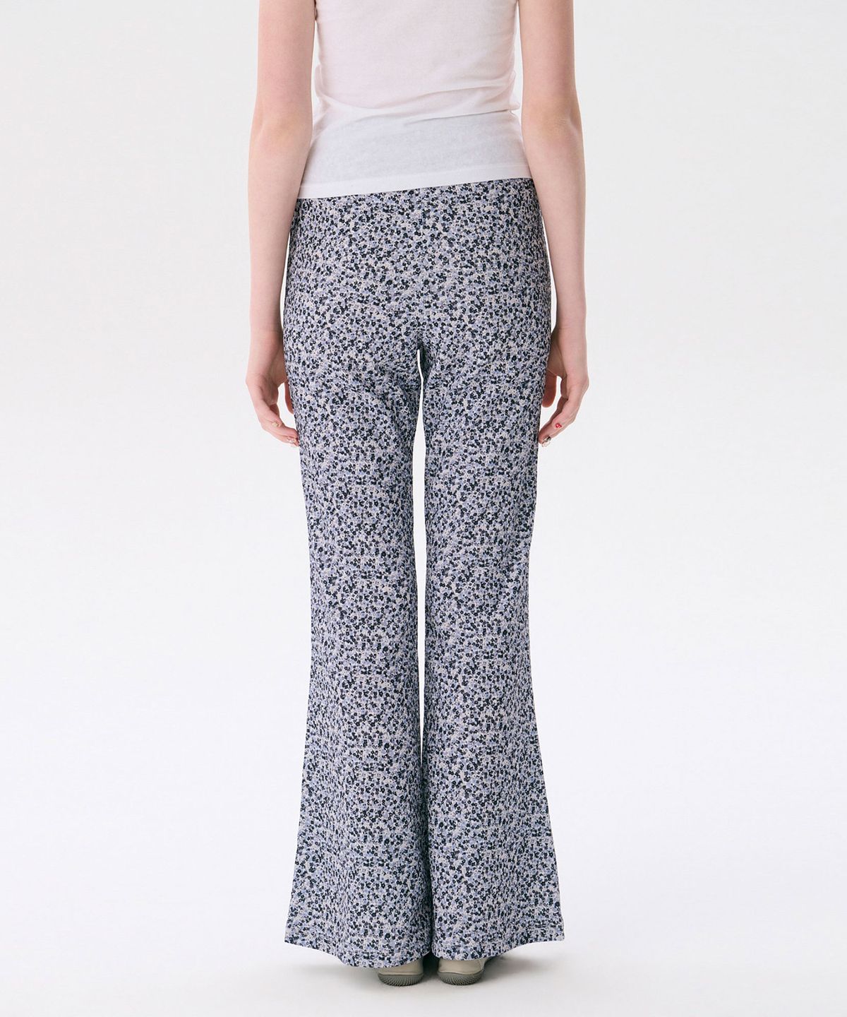 준준스페이스(JUNEJUNE SPACE) Floral Bootcut Pants_Black(꽃무늬 부츠컷 팬츠_블랙)