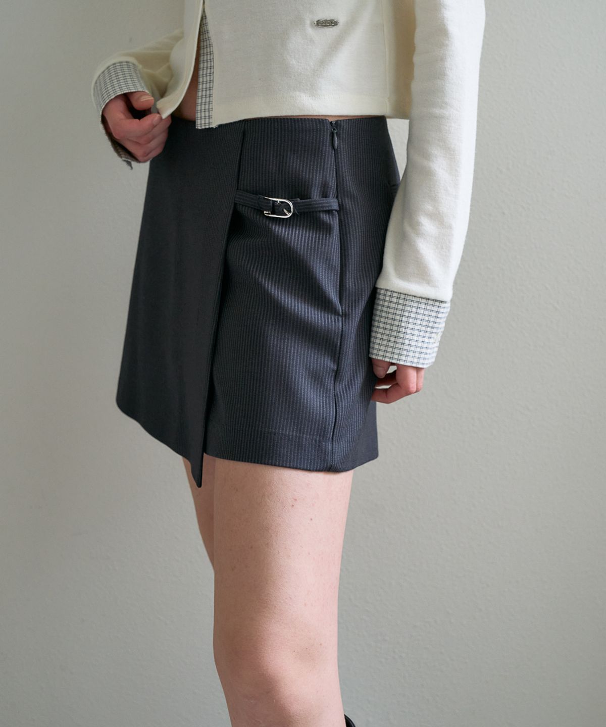드헤베(DEHEVE) Buckle Wrap Skirt Pants [Charcoal]