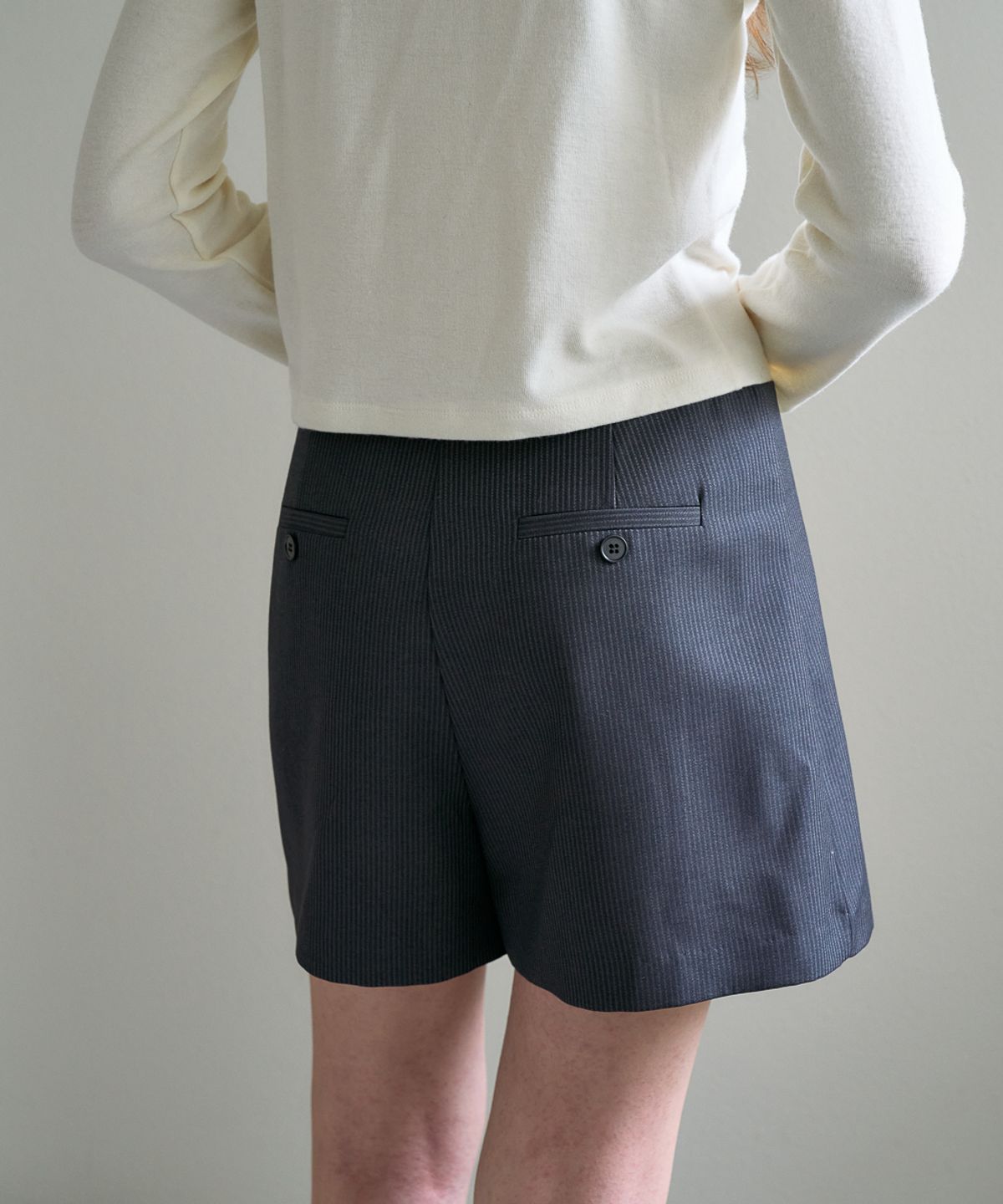 드헤베(DEHEVE) Buckle Wrap Skirt Pants [Charcoal]
