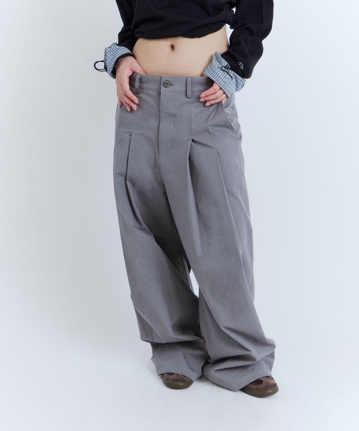 패러다임 필름(PARADIGMFILM) [Ep.03] 에센셜 플리츠 트라우저 (그레이)