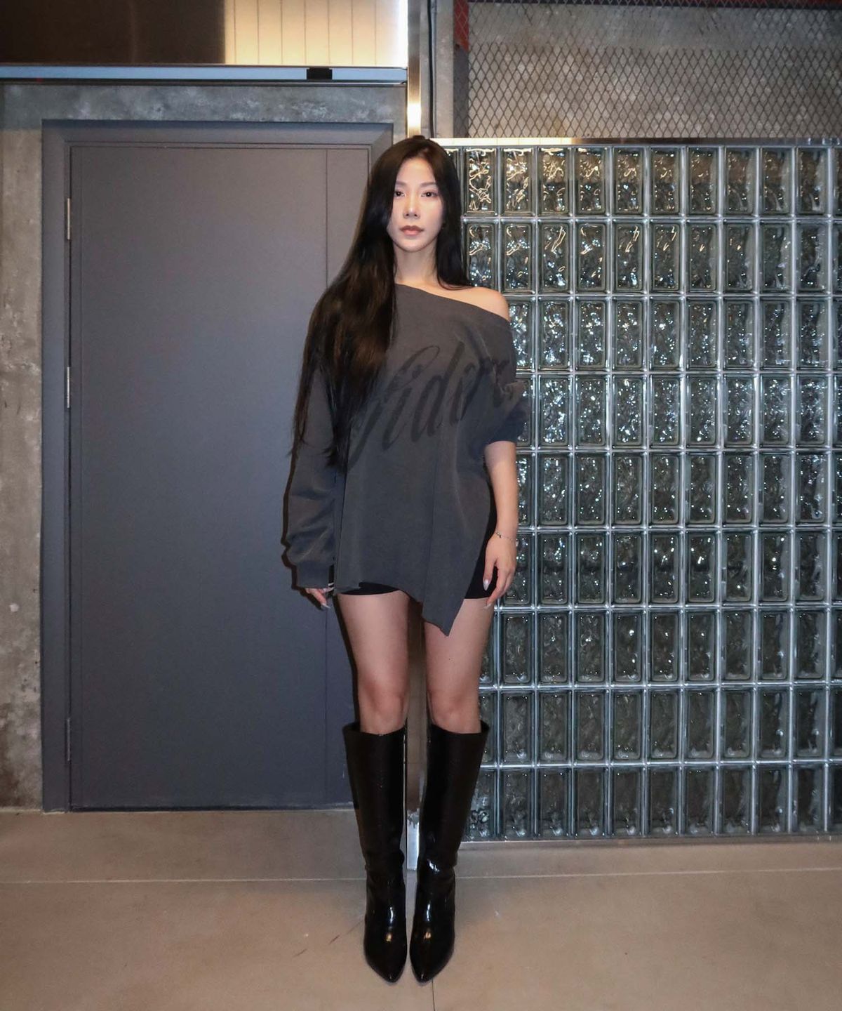 시데라(SIDERA) Dune Washed Shoulder Sweat [Deep Gray]