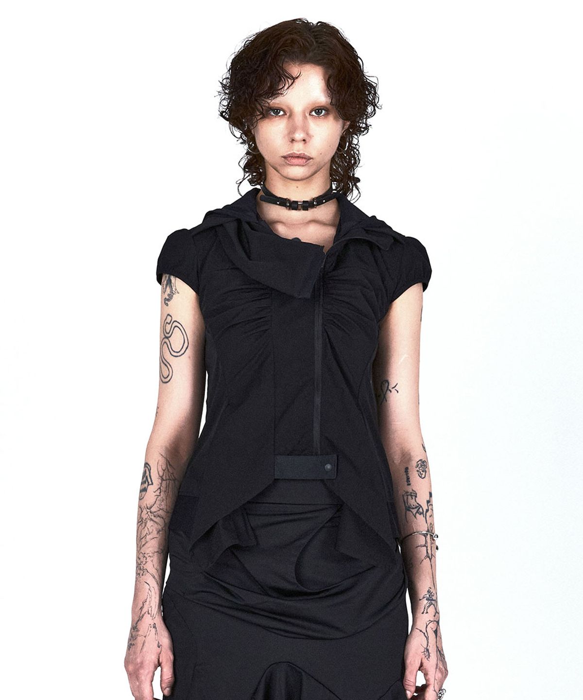 디프런티스(DIFFERENTIS) Hooded Zip Shirt (BK)