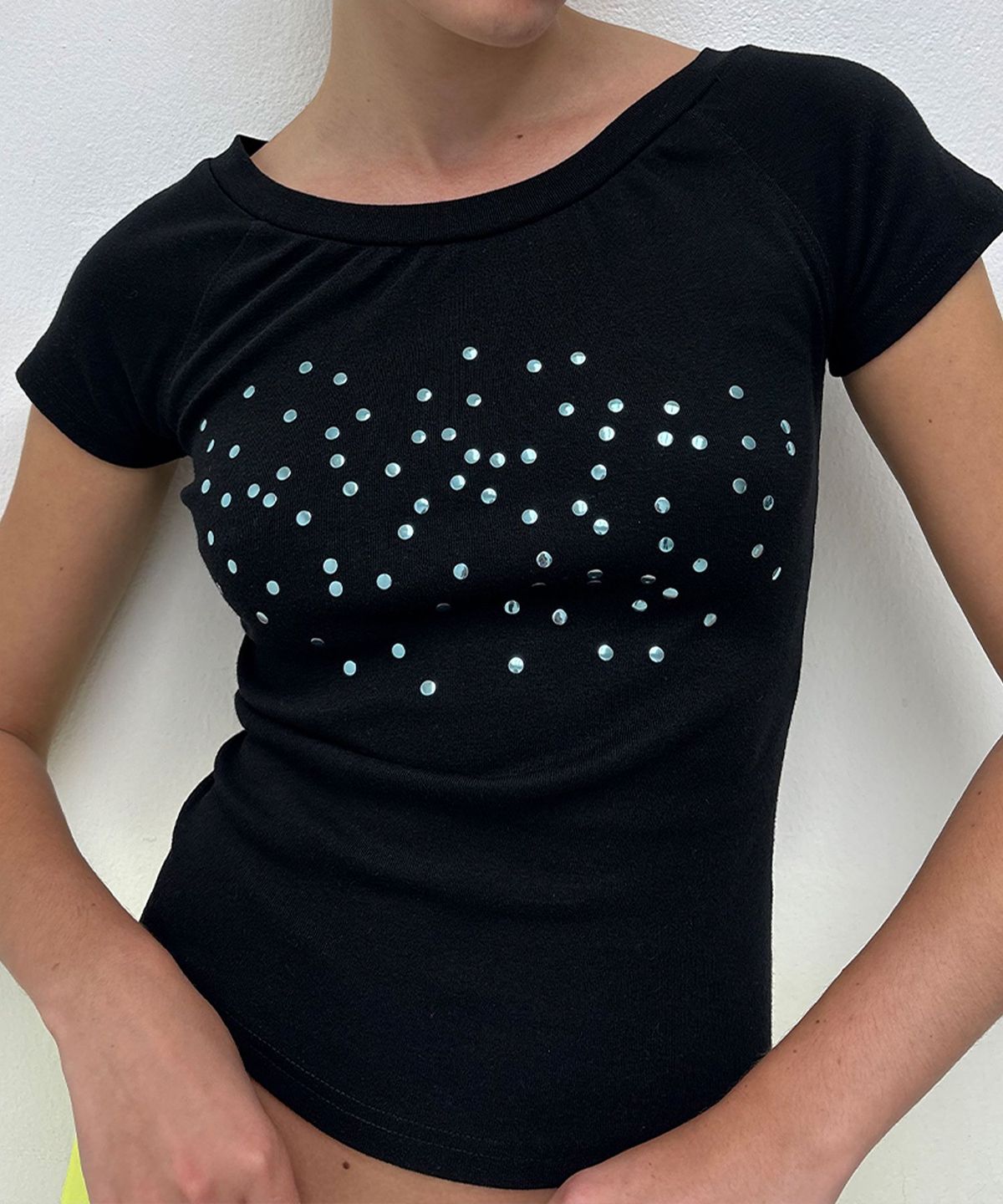저스트하우스(JUSTHAUS) RHINESTONE RAGLAN TEE, BLACK