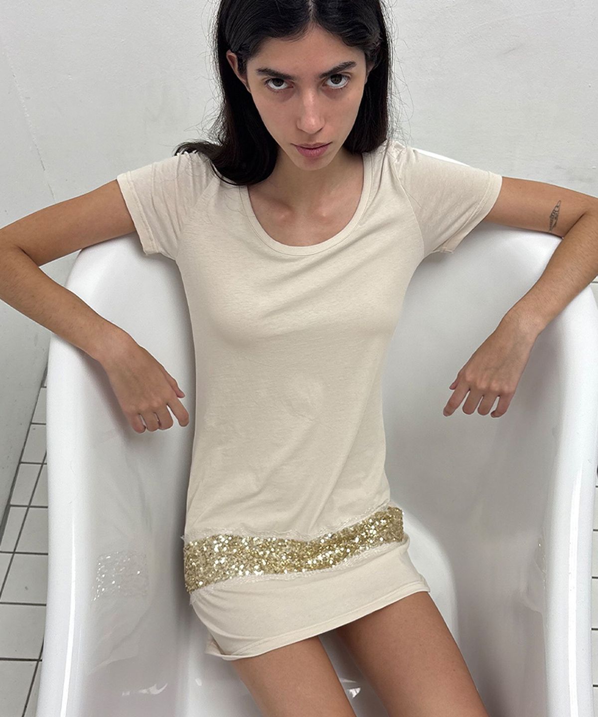 저스트하우스(JUSTHAUS) SEQUIN TRIM LONG TEE, IVORY