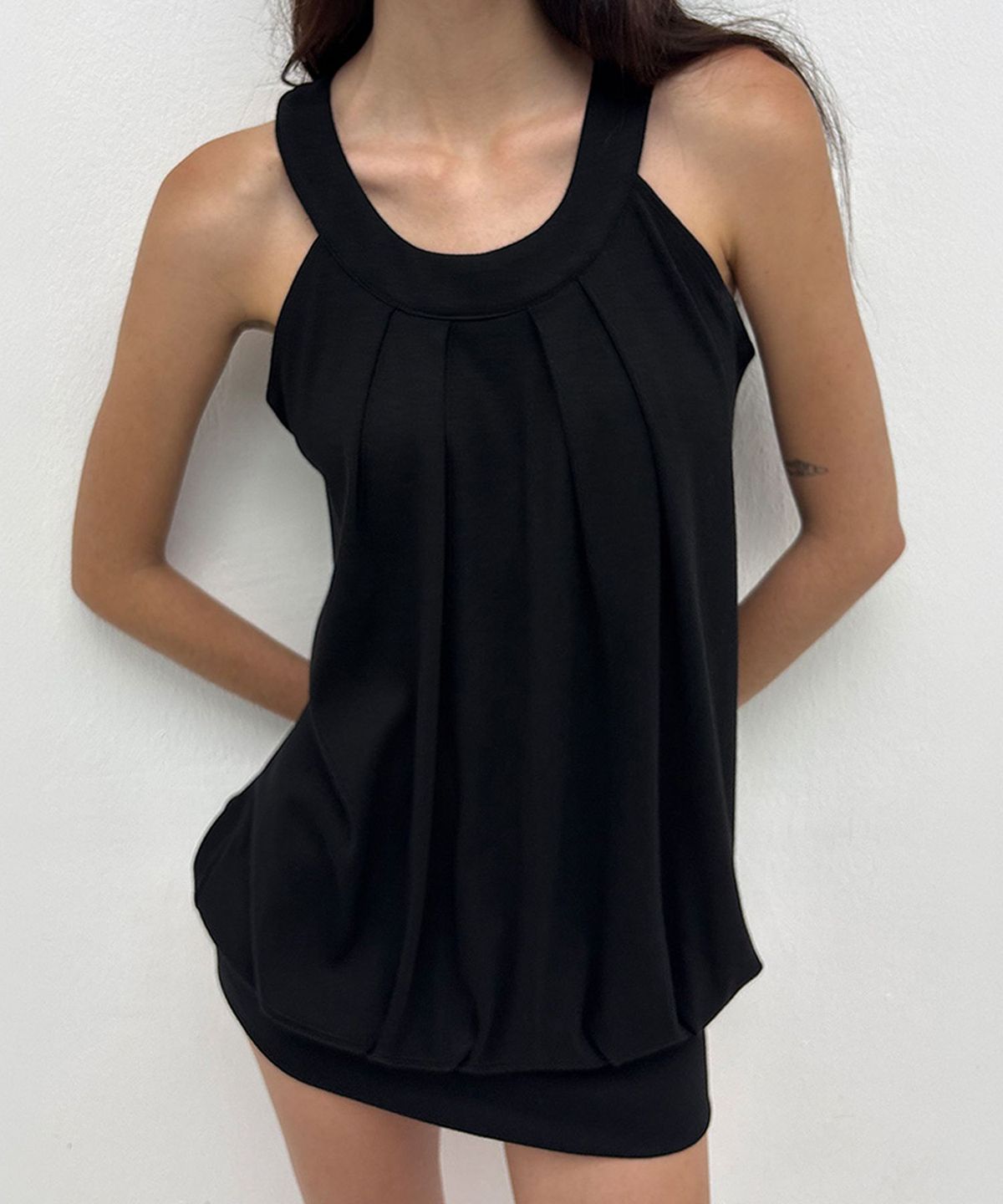 저스트하우스(JUSTHAUS) DRAPE HALTER MINI DRESS, BLACK