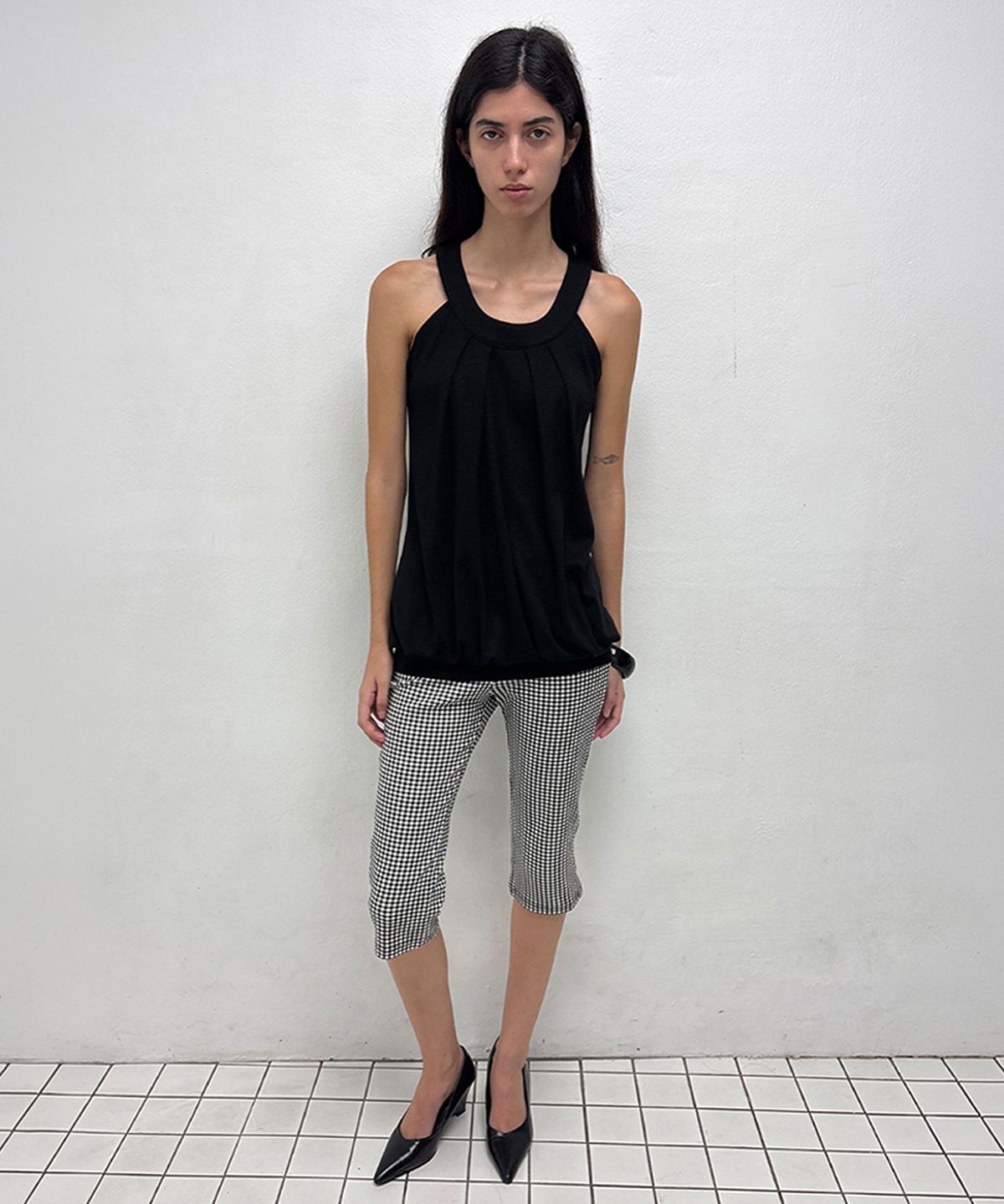 저스트하우스(JUSTHAUS) GINGHAM CAPRI PANTS, BLACK
