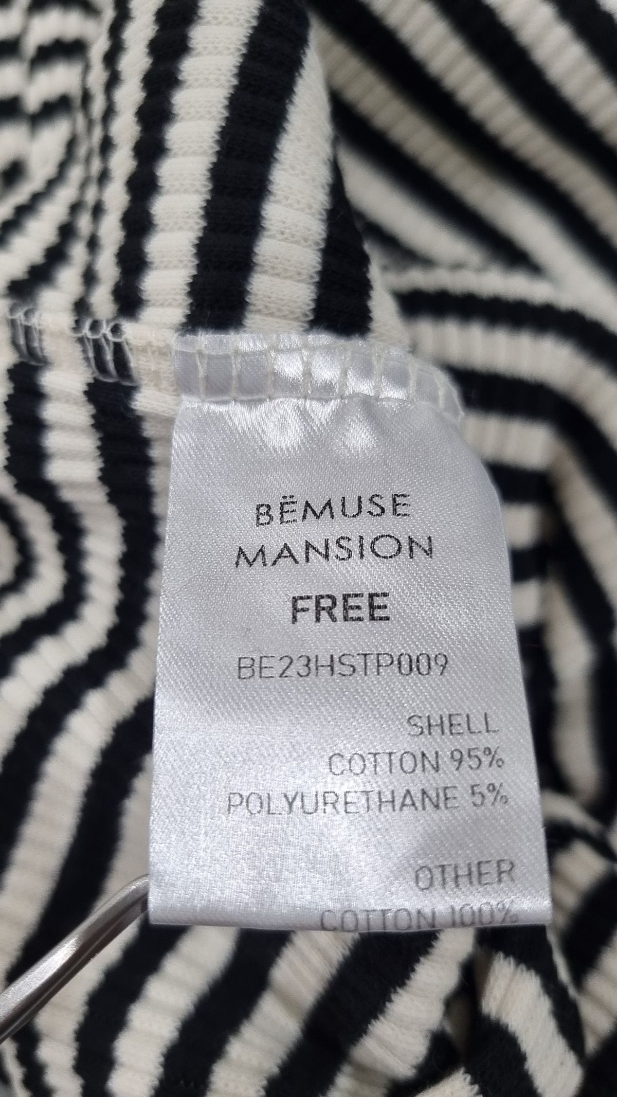 비뮤즈맨션(BEMUSE MANSION) Ribbed stripe sleeveless - Black stripe FREE