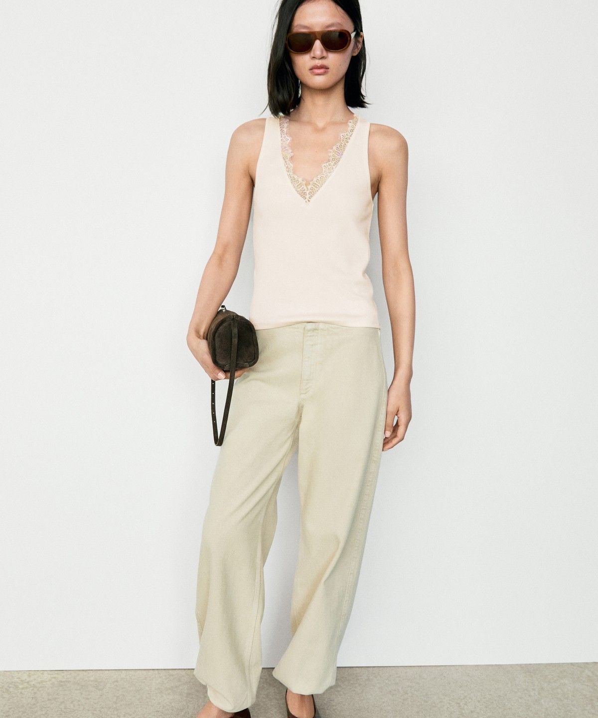 마시모두띠(MASSIMO DUTTI) 레이스 디테일 브이넥 탑