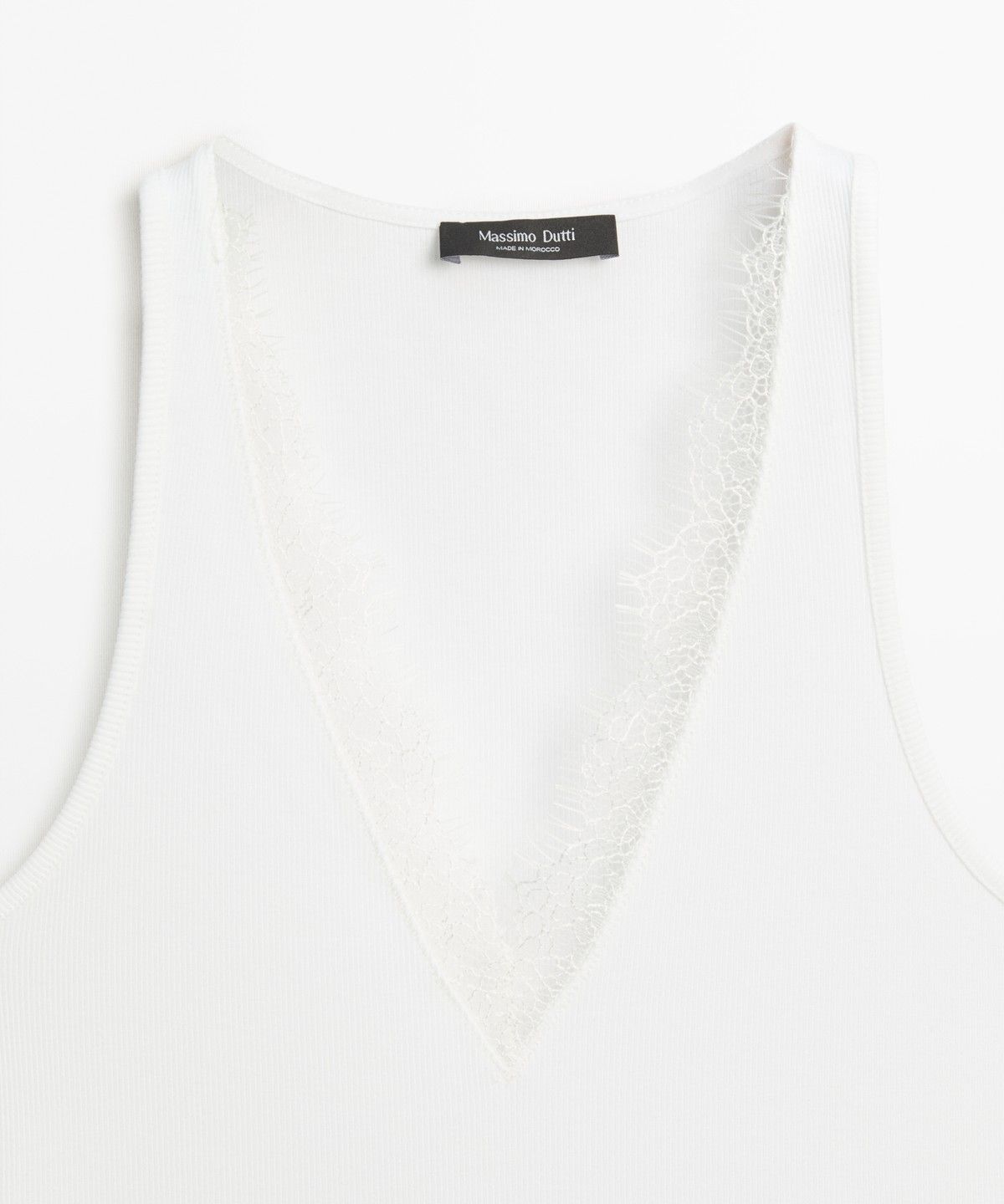 마시모두띠(MASSIMO DUTTI) 레이스 디테일 브이넥 탑
