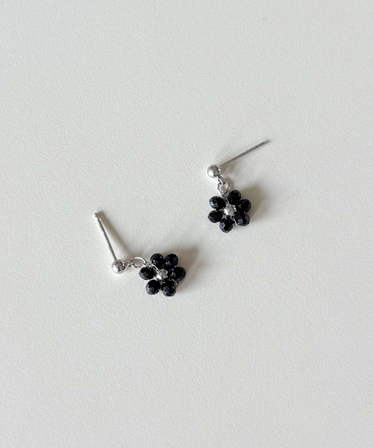 판타스틱 플래닛(FANTASTIC PLANET) mini floral earrings (BLACK)