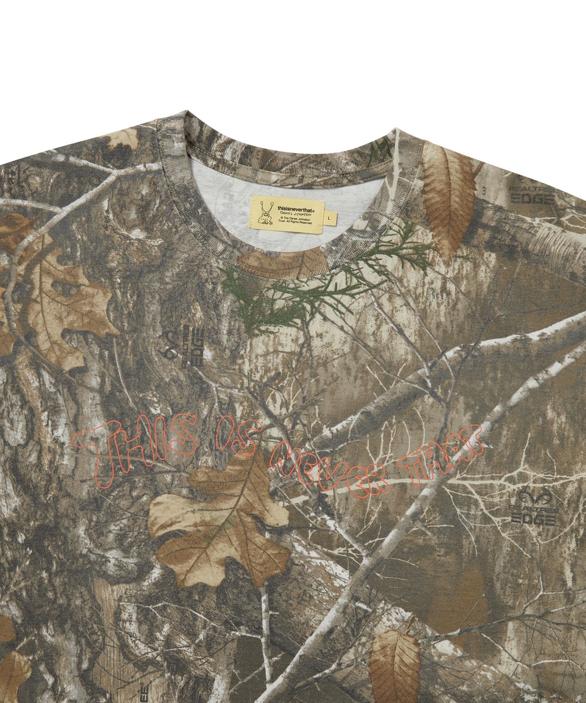 디스이즈네버댓(THISISNEVERTHAT) TNT Daniel Johnston Mannequins Tee Realtree