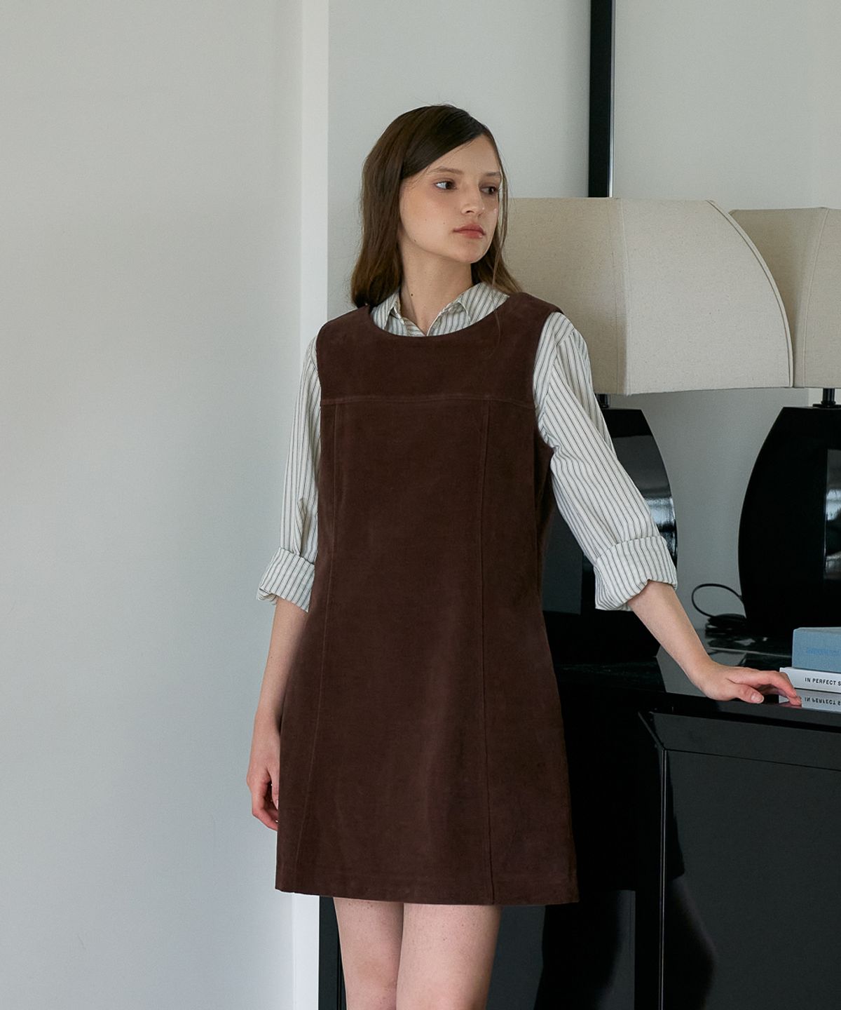 드헤베(DEHEVE) Essential Mini Dress [Brown]