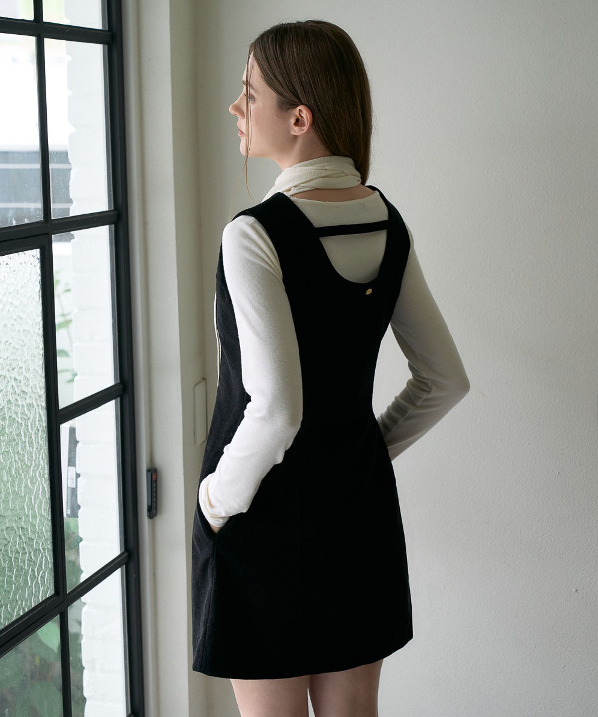 드헤베(DEHEVE) Essential Mini Dress [Black]