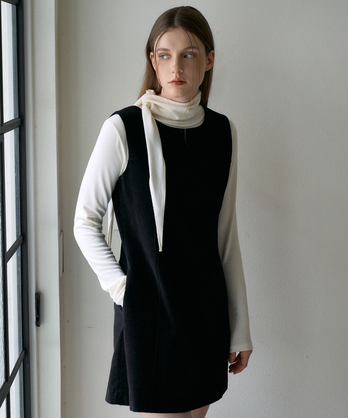 드헤베(DEHEVE) Essential Mini Dress [Black]