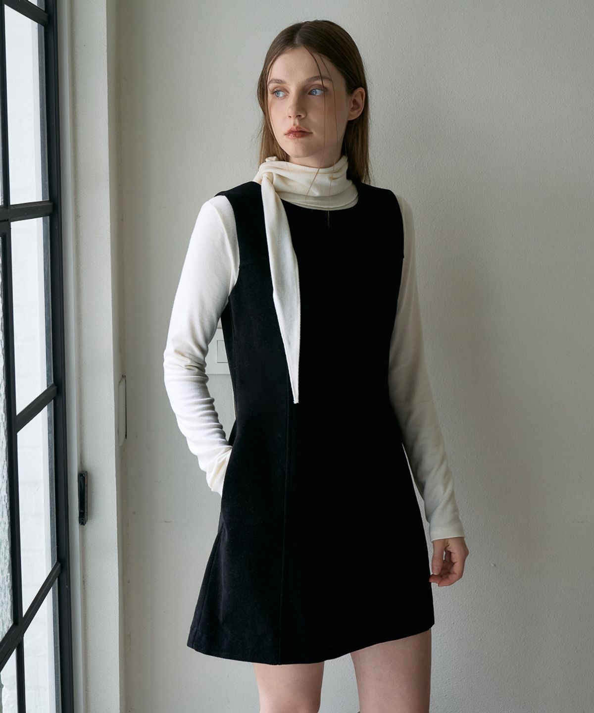 드헤베(DEHEVE) Essential Mini Dress [Black]