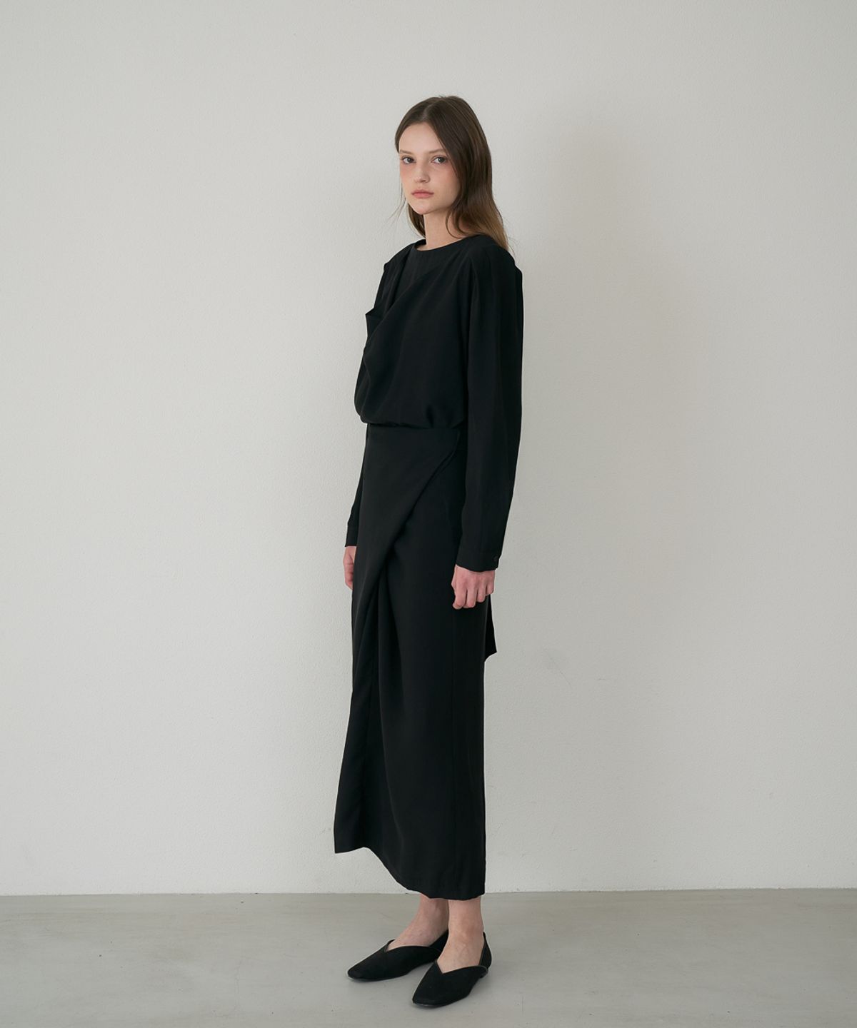 드헤베(DEHEVE) Drape Cowl Neck Long Dress [Black]