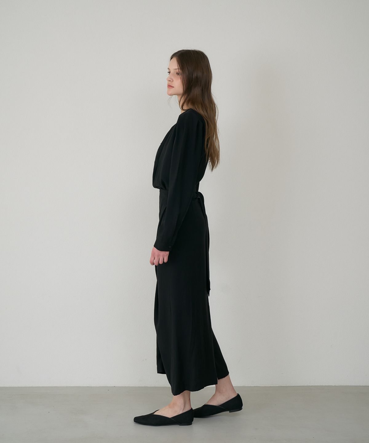 드헤베(DEHEVE) Drape Cowl Neck Long Dress [Black]