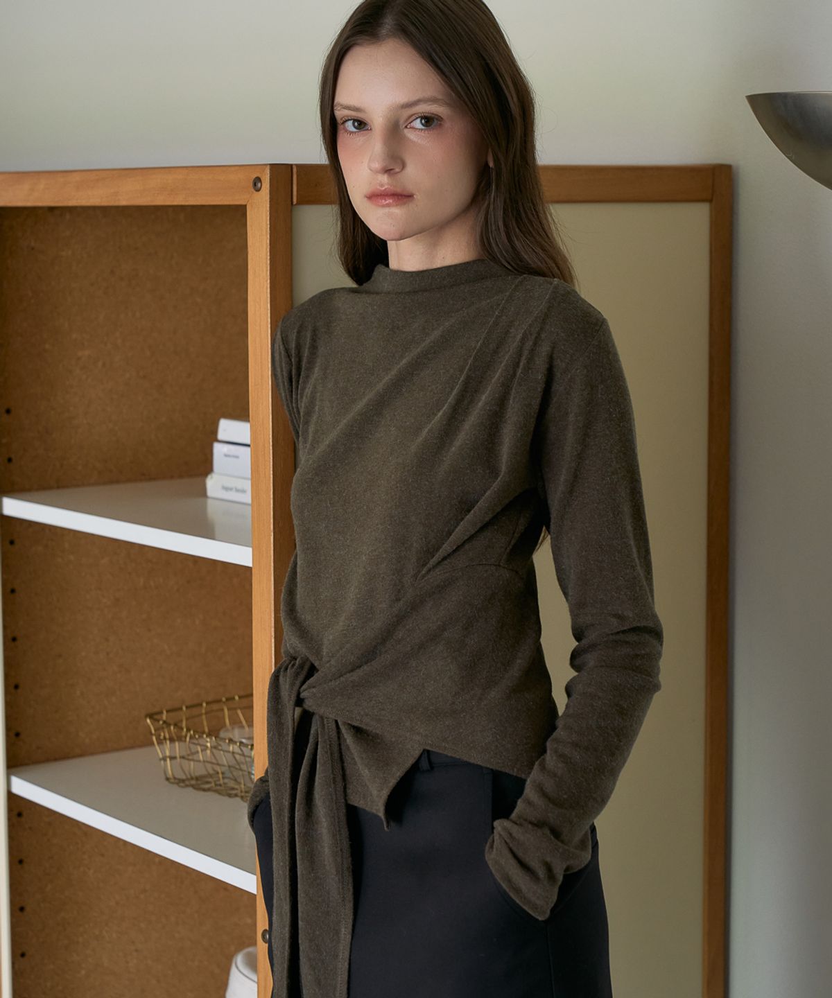 드헤베(DEHEVE) Wool Mock-neck Wrap Long Sleeve [Khaki]