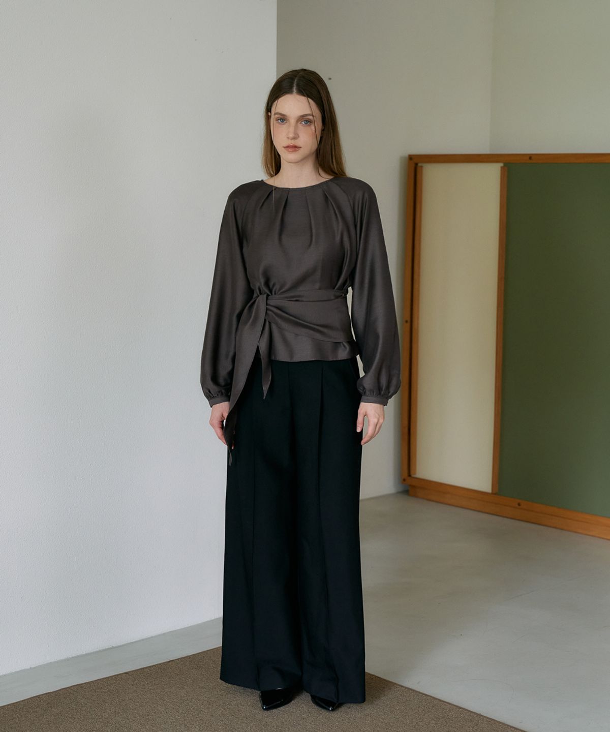 드헤베(DEHEVE) Waist Drape Blouse [Brown]