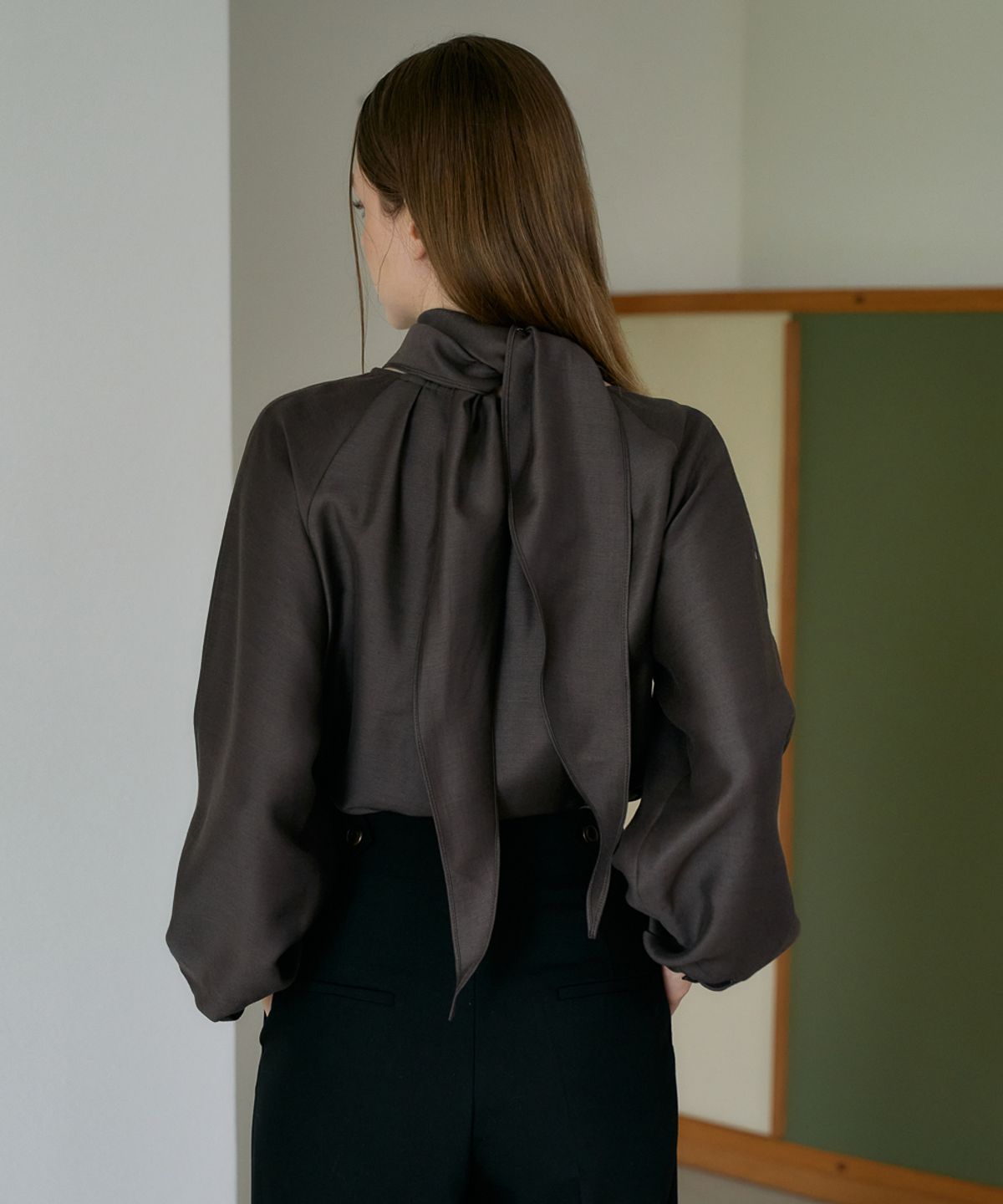드헤베(DEHEVE) Waist Drape Blouse [Brown]