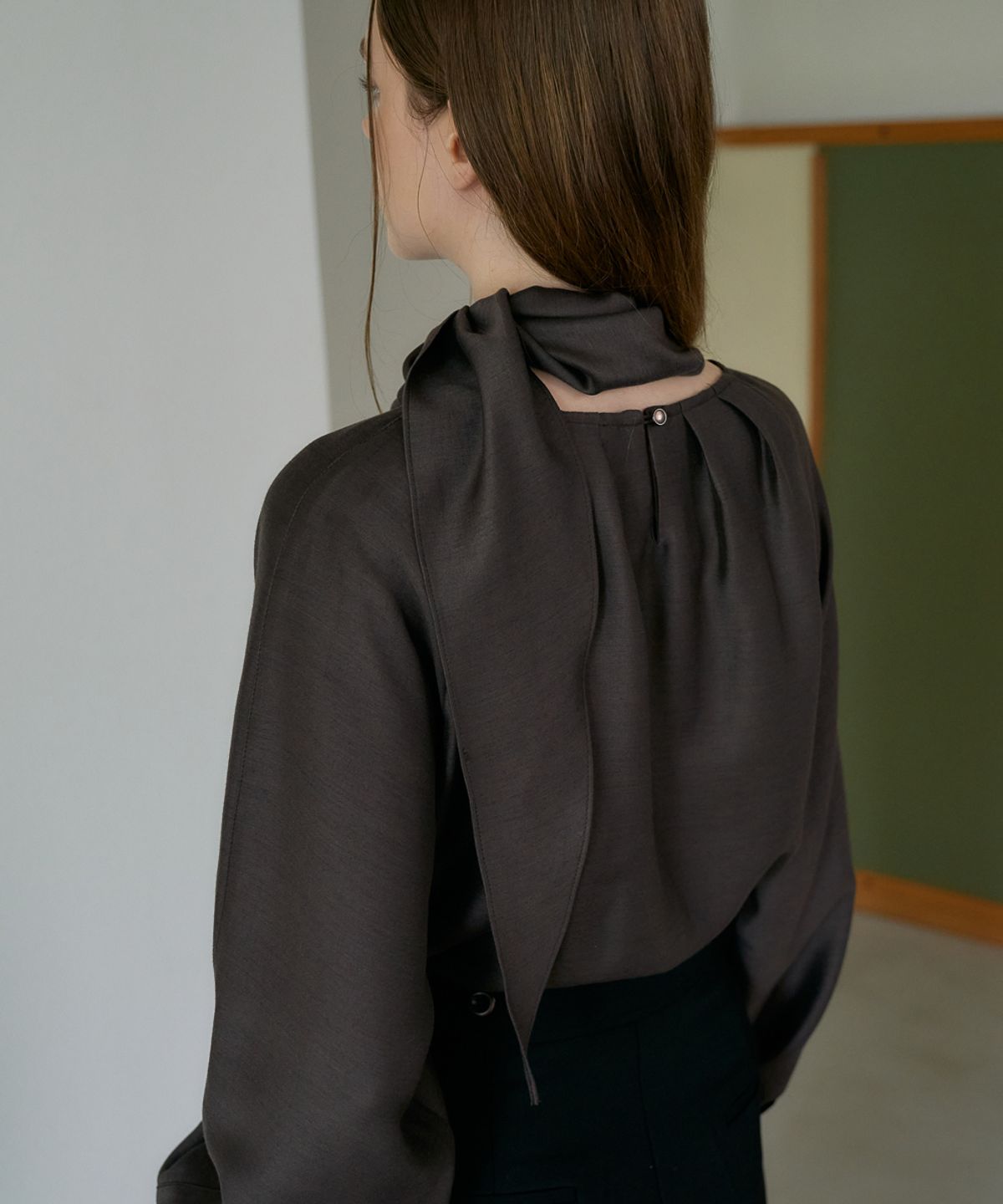 드헤베(DEHEVE) Waist Drape Blouse [Brown]