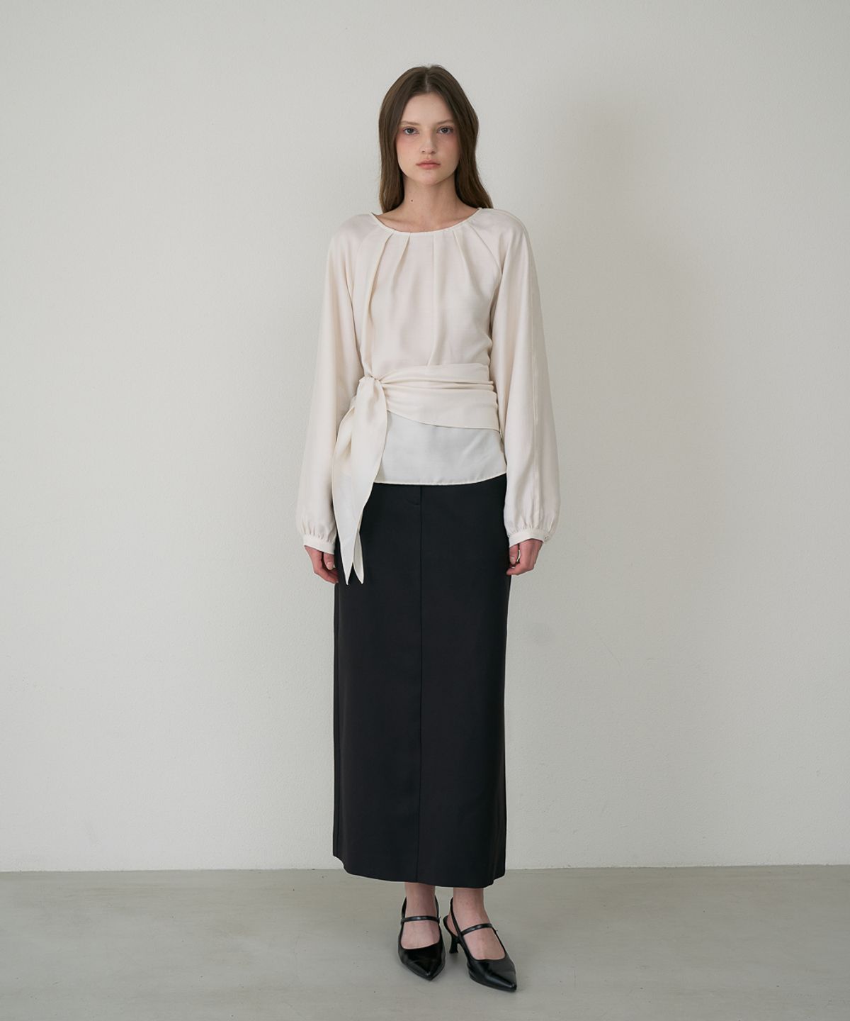 드헤베(DEHEVE) Waist Drape Blouse [Cream]