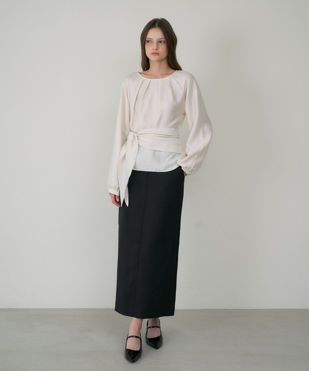 드헤베(DEHEVE) Waist Drape Blouse [Cream]