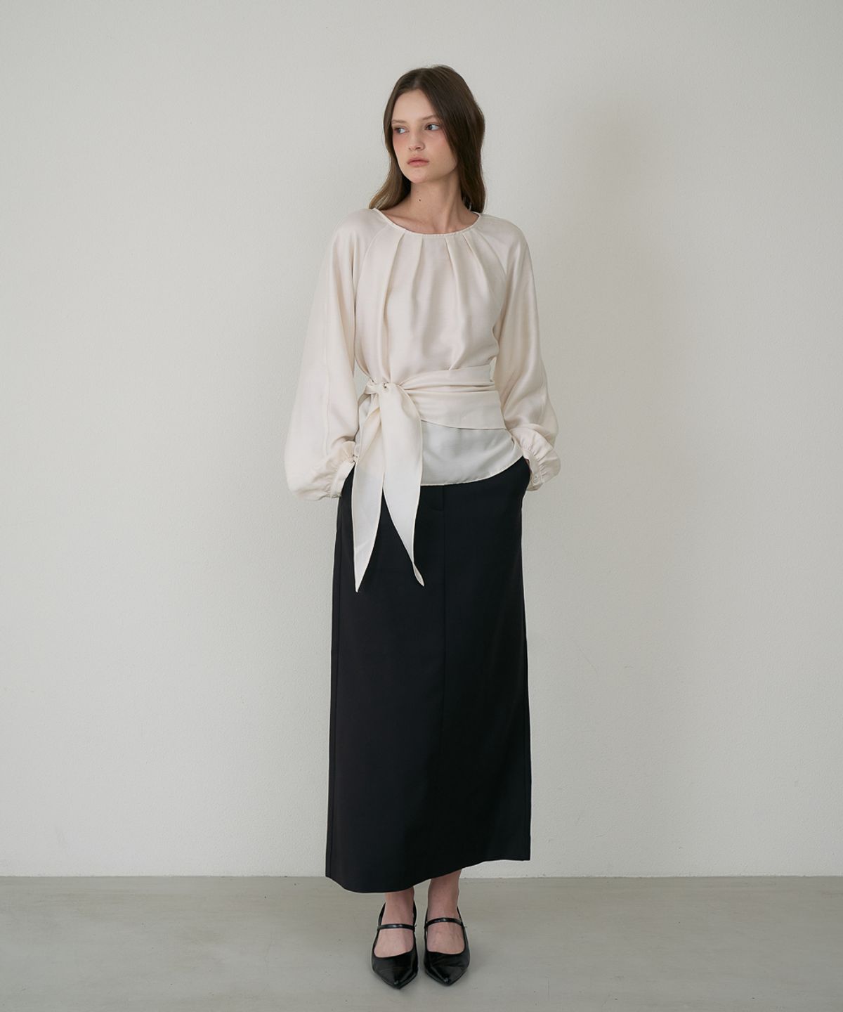 드헤베(DEHEVE) Waist Drape Blouse [Cream]