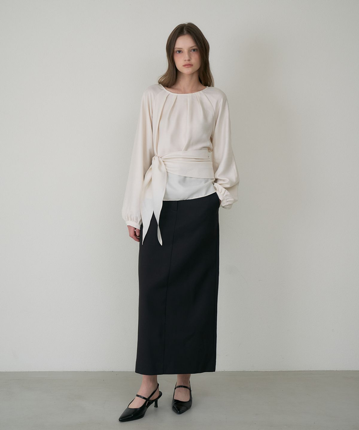 드헤베(DEHEVE) Waist Drape Blouse [Cream]
