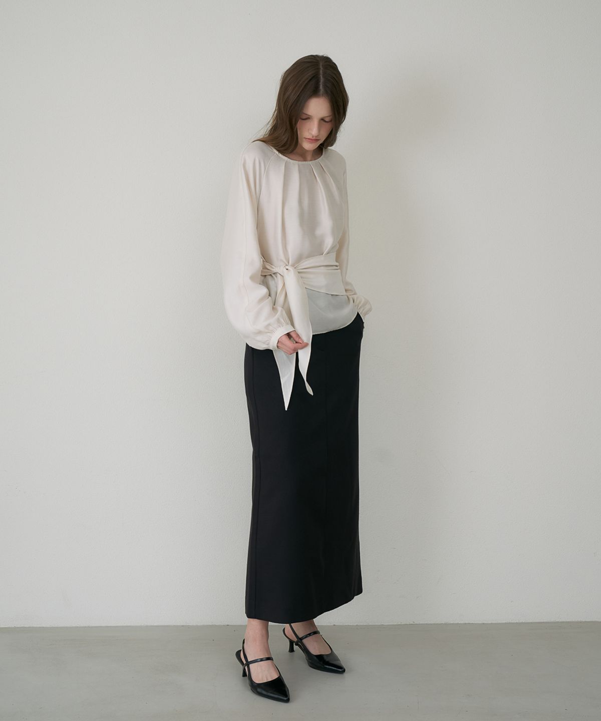 드헤베(DEHEVE) Waist Drape Blouse [Cream]
