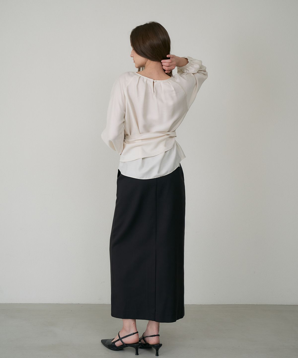 드헤베(DEHEVE) Waist Drape Blouse [Cream]