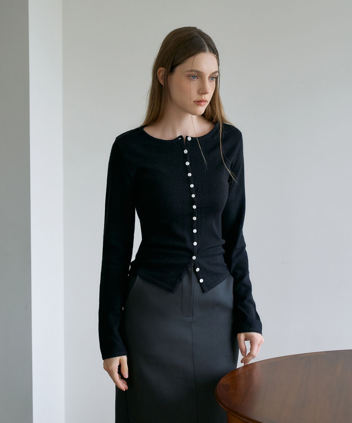 드헤베(DEHEVE) Slim Button Cardigan [Black]