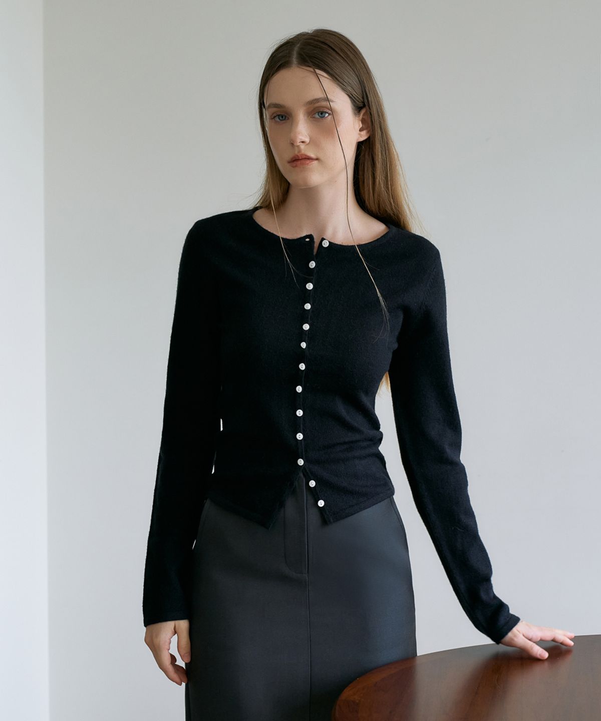 드헤베(DEHEVE) Slim Button Cardigan [Black]